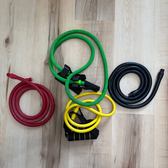 P90X Home Fitness Beach Body 12 Disc Set w/ Resistance Bands and Nutrition Plan - Picture 7 of 11